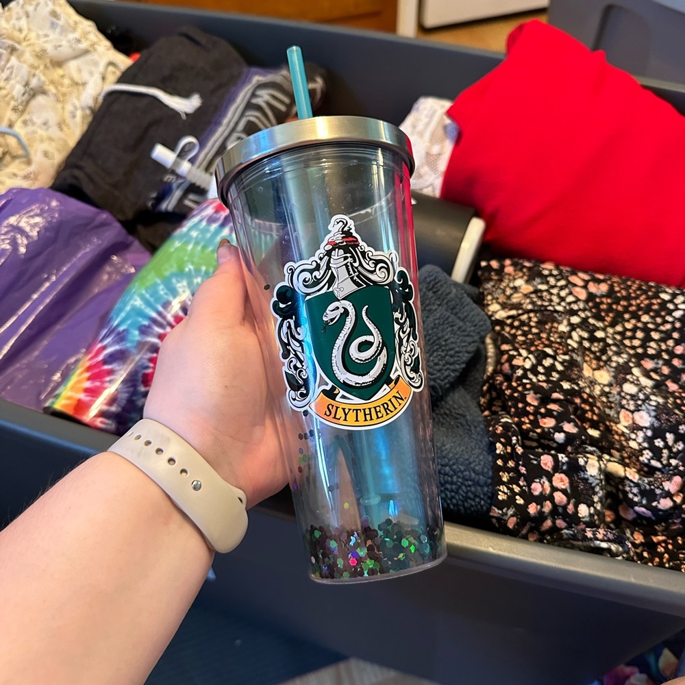 Slytherin Tumbler filled with Sequins with Straw